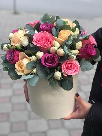 Цветочная композиция из Розы в шляпной коробке в Большая Черниговка