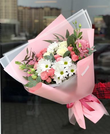 Букет цветов из: Розы, Лизиантусы и Хризантемы в Большая Черниговка